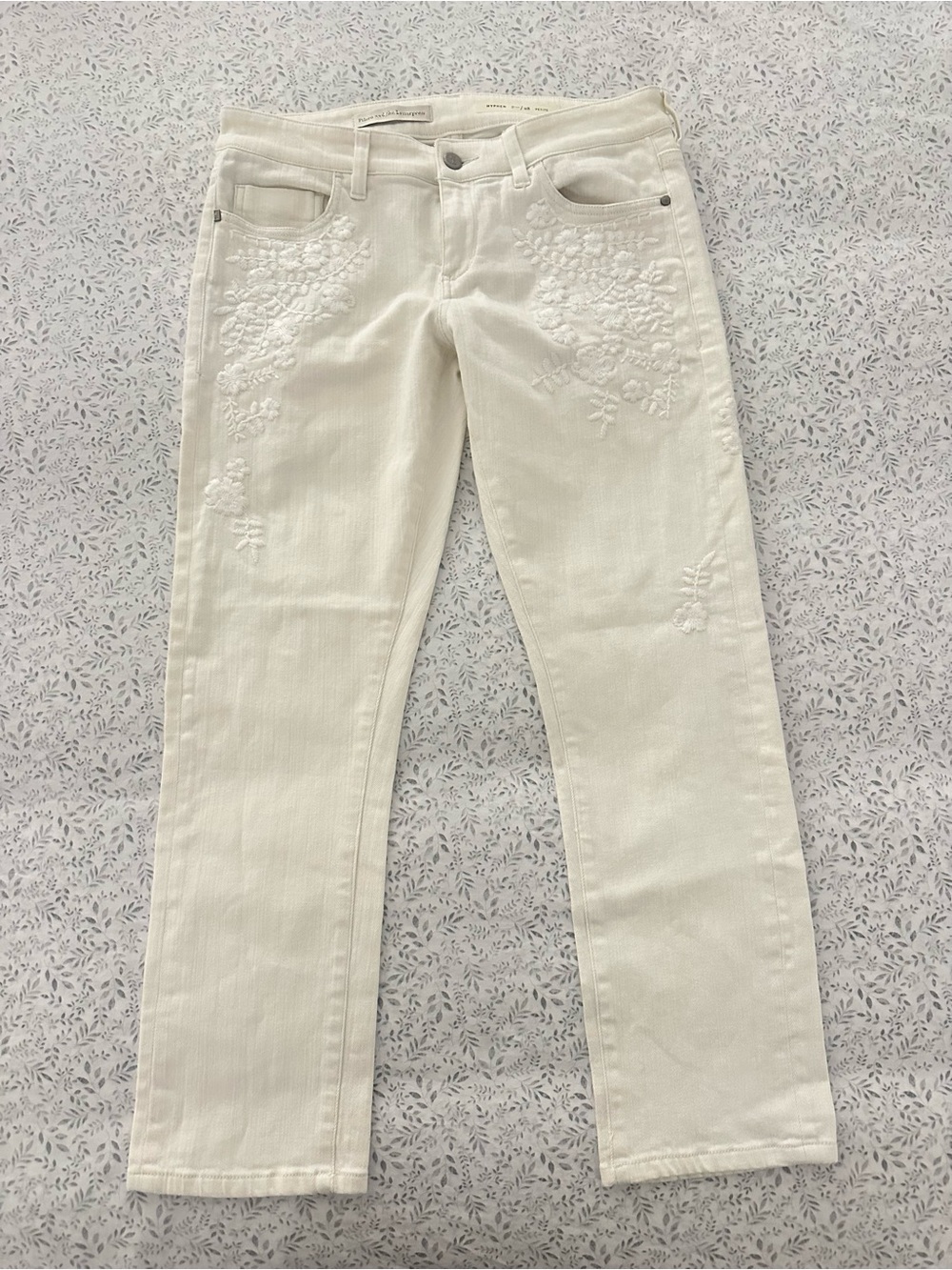 Pilcro and the Letterpress HYPHEN Off White Embroidered Straight-Leg Jeans 28P
